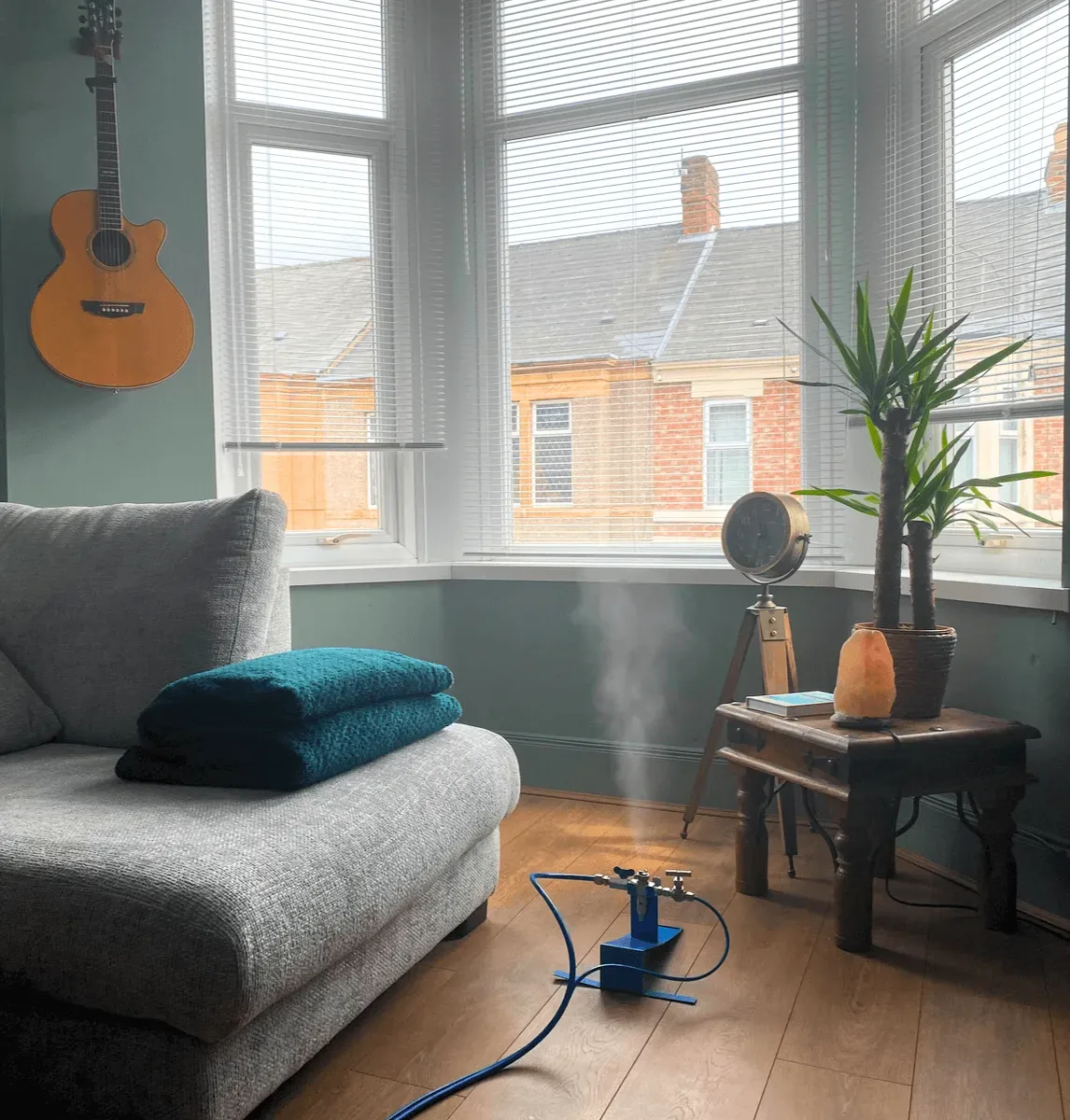 Vapor treatment running in a living room